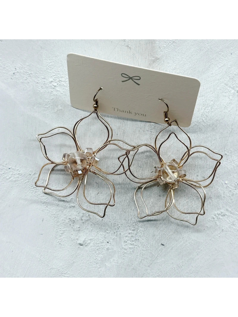 525mc. Goldtone Floral Flower Earrings